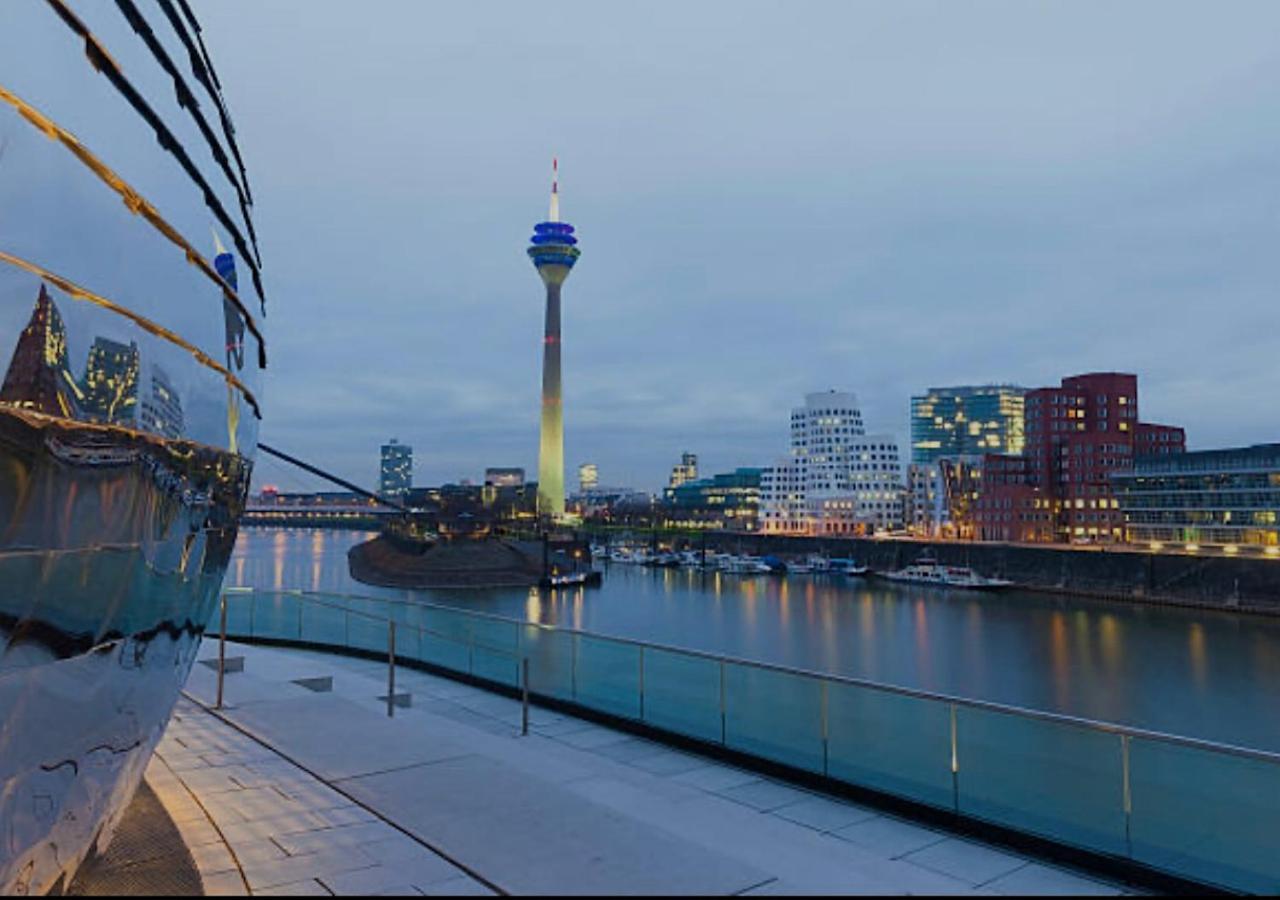 דיסלדורף Medienhafen Apartment Direkt Am Zentrum מראה חיצוני תמונה