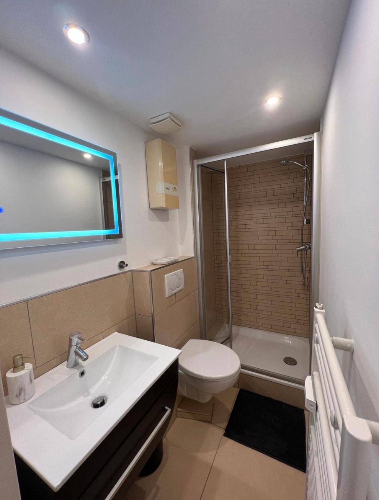 דיסלדורף Medienhafen Apartment Direkt Am Zentrum מראה חיצוני תמונה